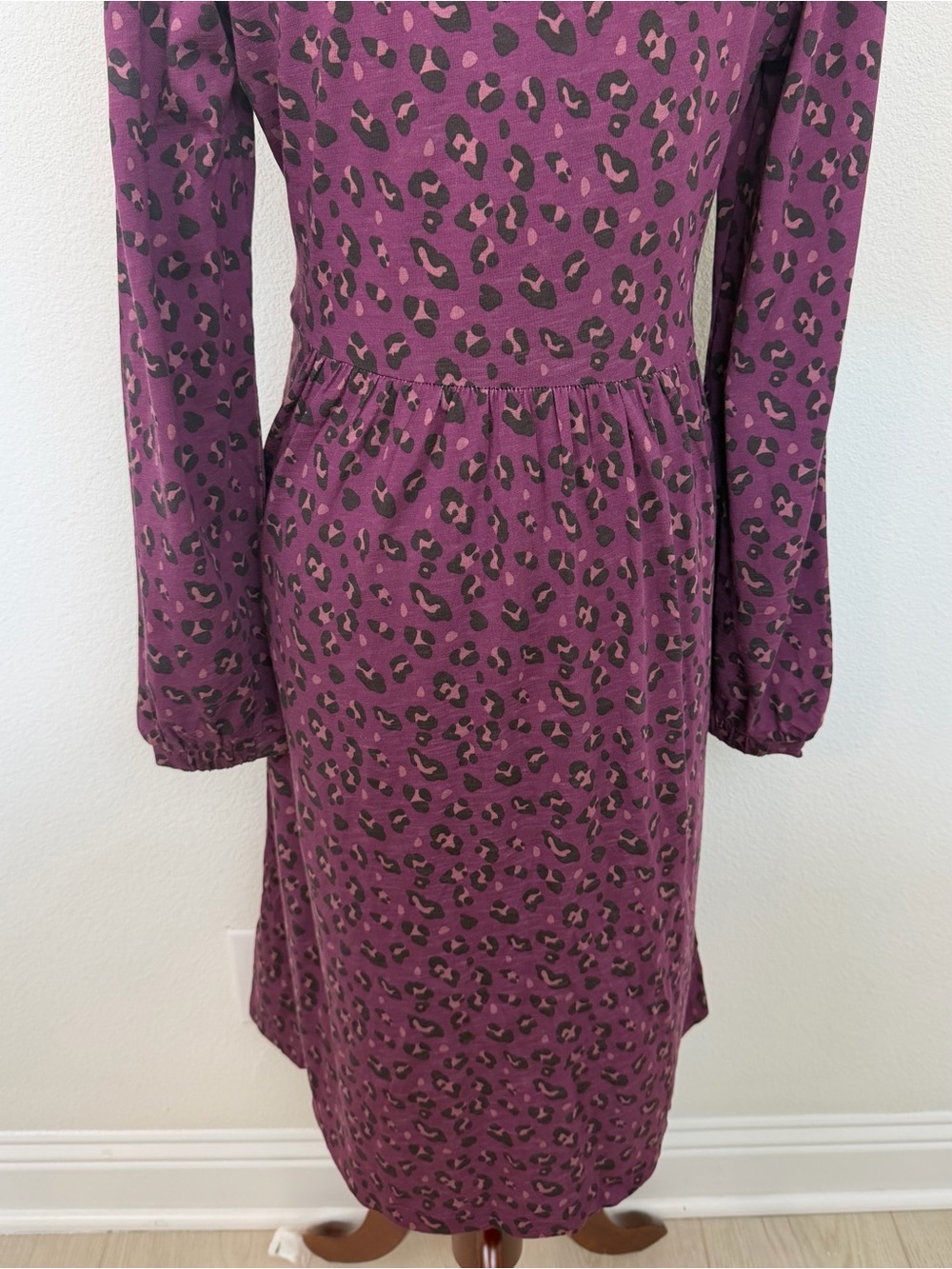 Boden Naomi Relaxed Jersey Dress in Prune Leopard Spots Size 6 Long - Picture 12 of 15
